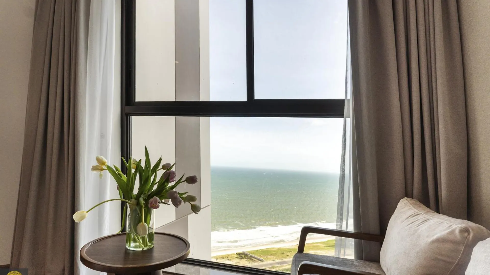 Mandala Oceanfront Driftwood Resort Phan Thiết 5*,